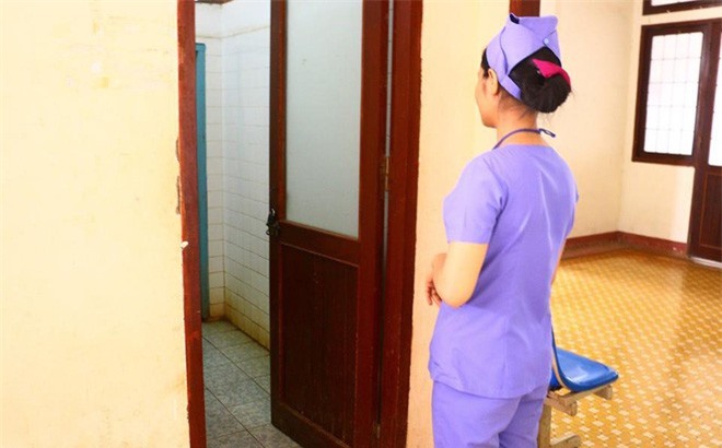 Phát hiện thi thể 2 bé gái song sinh trong sọt rác ở bệnh viện