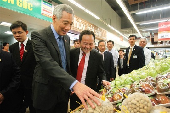 Thủ tướng Lý Hiển Long và phu nhân đi siêu thị ở Sài Gòn