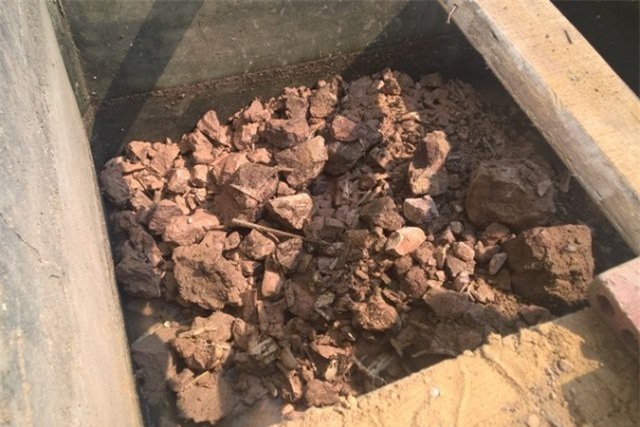 Thanh Hóa: Bàng hoàng phát hiện bộ hài cốt dưới bể phốt