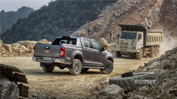 Hệ dẫn động AWD và 4WD - nhầm tưởng cố hữu của tài xế Việt