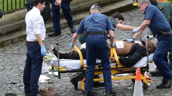 Kẻ tấn công khủng bố gần tòa Quốc hội Anh bị bắn chết