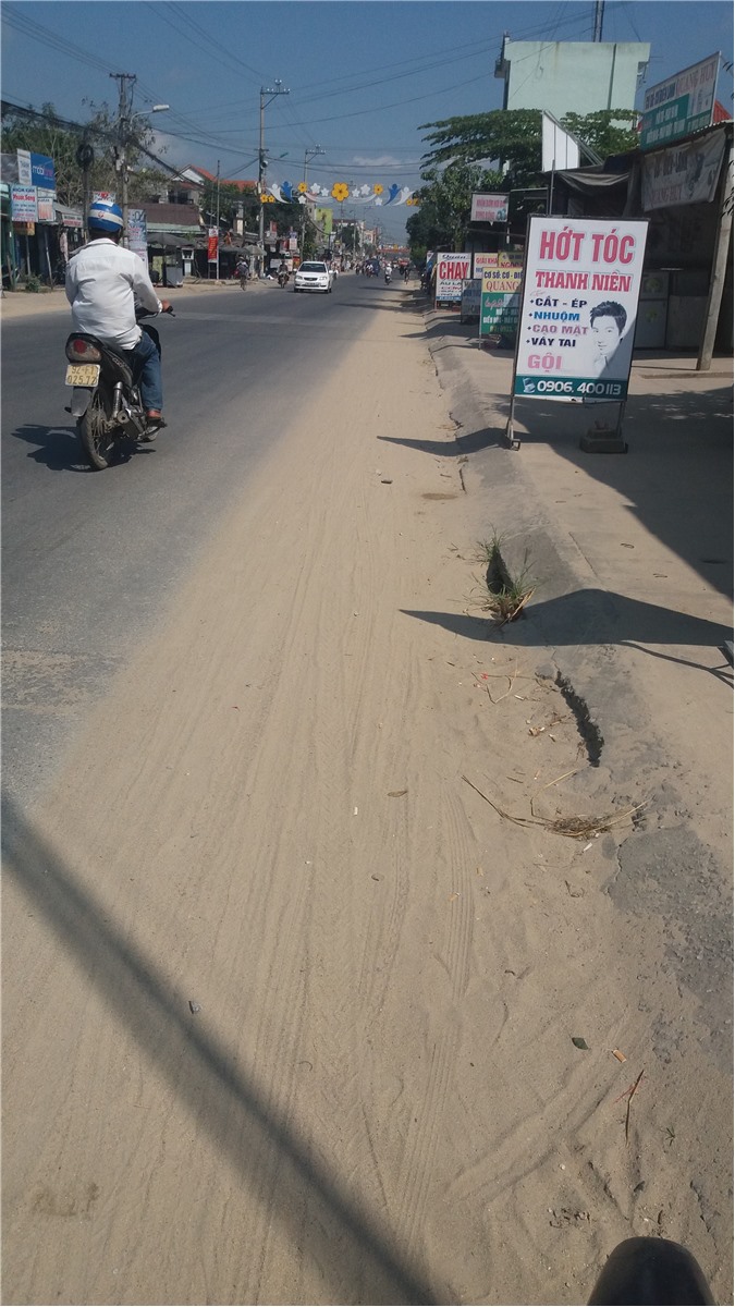 Quảng Nam: Ai tiếp tay cho hàng chục bến tập kết cát không phép hoạt động trong khu dân cư? 