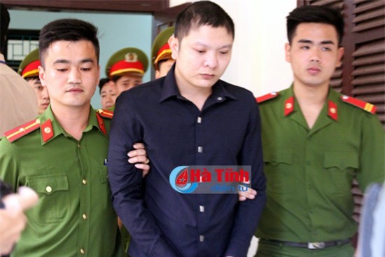 Vì sao hoãn xử vụ tài xế taxi giết nữ giám thị?