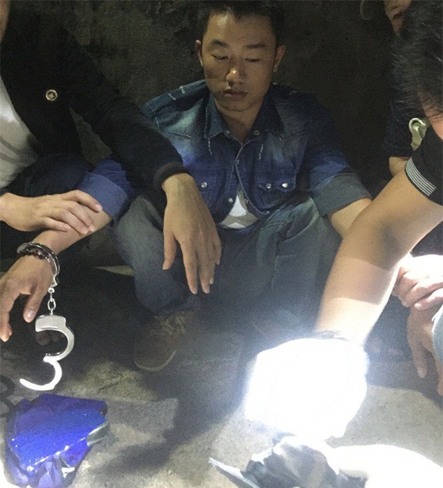 Bị công an vây bắt, ném heroin phi tang bất thành