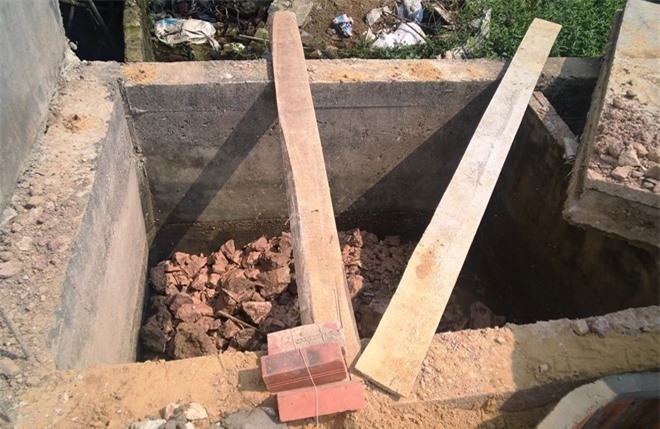 Bộ hài cốt dưới bể phốt: Nghi là vụ án mạng, phi tang xác