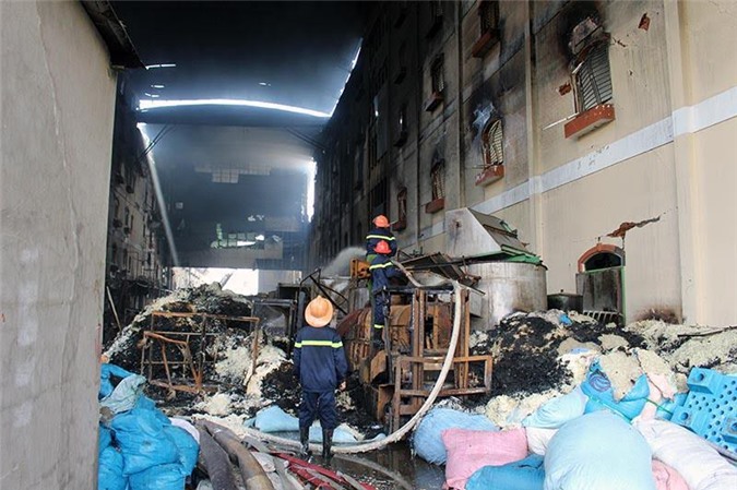 Cháy tại KCN Trà Nóc, Cần Thơ: Việc chữa cháy có thể kéo dài