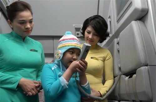 Cô bé bị ung thư ước mơ làm tiếp viên hàng không qua đời