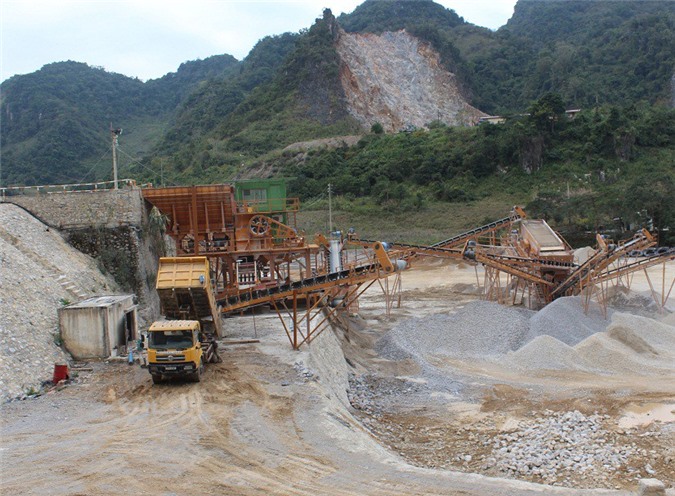 HOSE tạm ngừng giao dịch cổ phiếu Khoáng sản Bắc Giang từ 30/3