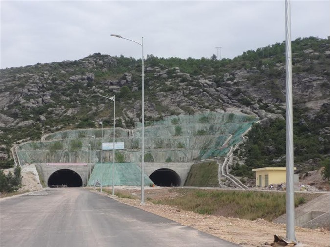 Lý giải việc cao tốc Đà Nẵng-Quảng Ngãi chưa thông xe đã bị nứt