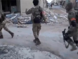 Quân đội Syria bất ngờ phản công phe nổi dậy ở Hama trước hòa đàm