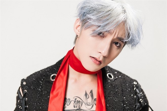 Sơn Tùng MTP bất ngờ ngừng biểu diễn tại đêm nhạc Giờ trái đất