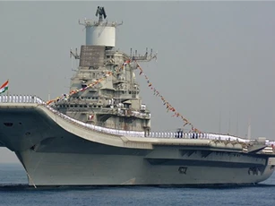 Ấn Độ thử thành công tên lửa Barak từ tàu sân bay Vikramaditya