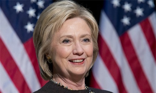 Bà Clinton mừng vì Trump thất bại trong việc khai tử Obamacare