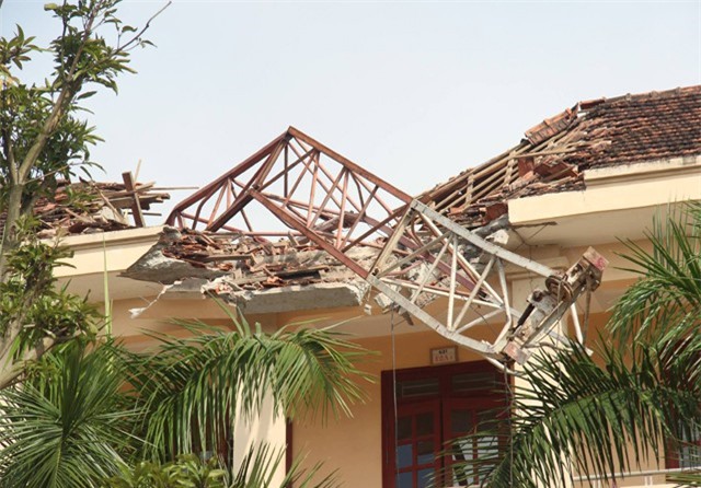 Khởi tố 4 bị can trong vụ sập cần cẩu đè chết học sinh tại trường