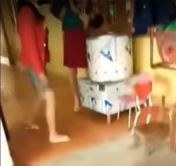 Giáo viên dọa dốc ngược trẻ vào máy vặt lông gà: Tin mới nhất