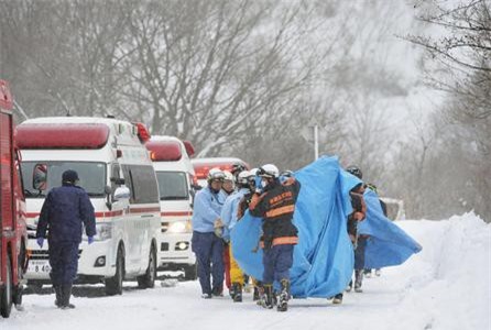 8 học sinh bị chôn vùi, 30 người bị thương vì lở tuyết ở Nhật Bản