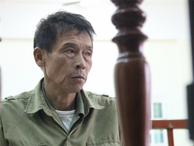 Đang xử tài xế chở tôn khiến cháu bé bị cứa cổ, tử vong