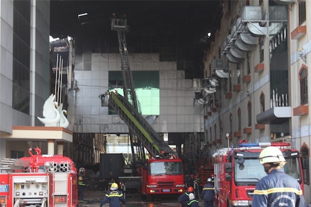 Khám nghiệm hiện trường vụ cháy tại công ty may ở Cần Thơ