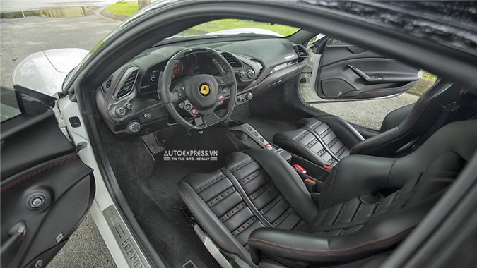 Làm gì khi phải 'cậy cửa' ô tô trong trường hợp khẩn cấp?