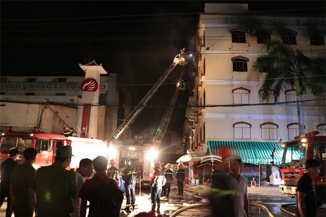 Lửa bất ngờ bùng phát trở lại ở công ty may tại Cần Thơ