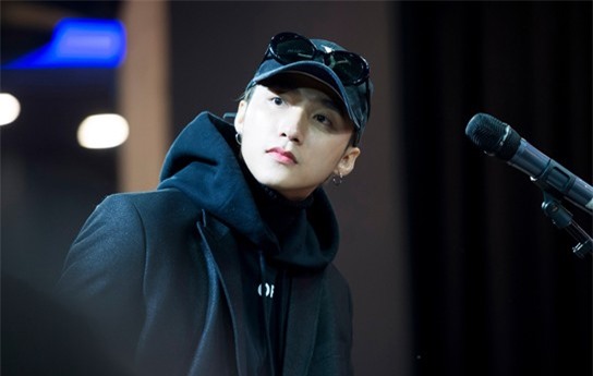Sơn Tùng chuẩn "soái ca" tập luyện fan meeting tại Hàn