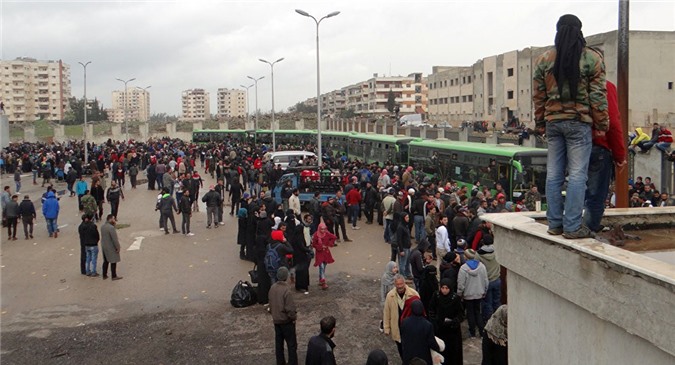 Syria: Phe nổi dậy lũ lượt ôm vũ khí rời Homs