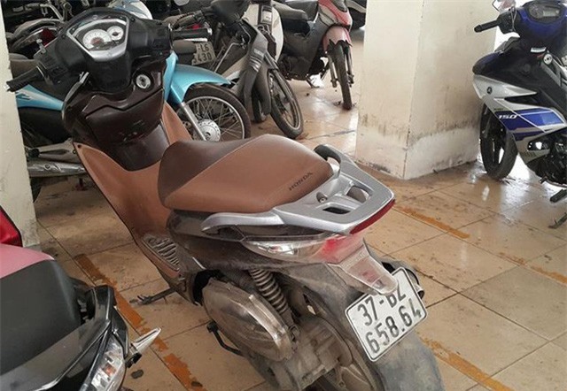 Thiếu phụ bóp cổ công an để người thân "cướp" xe máy