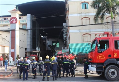 Vì sao công ty Kwong Lung - Meko cháy âm ỉ kéo dài 4 ngày?