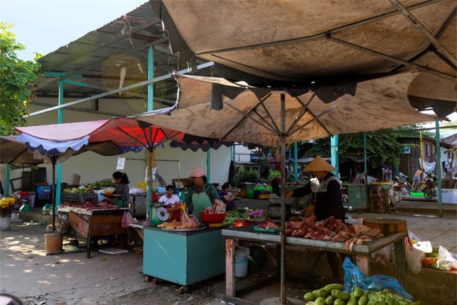 Cụ ông Sài Gòn bỏ 800m2 đất mở chợ cho người bán hàng rong