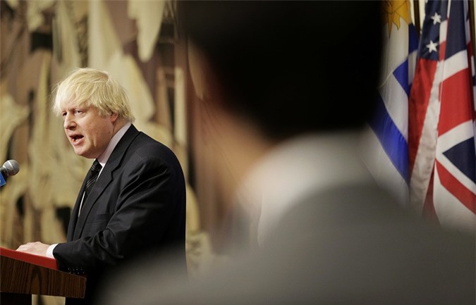 Ngoại trưởng Anh hoãn thăm Nga vì NATO