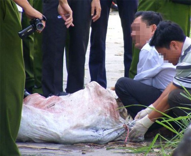 Phát hiện thi thể bị trói trong bao tải trôi trên sông ở Hải Dương
