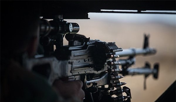 Quân đội Syria tăng cường nã tuyến phòng thủ của IS ở Deir Ezzur 