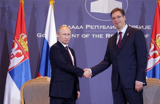 Thủ tướng Serbia thăm Nga, Putin tặng một loạt vũ khí