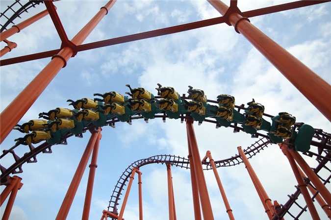 Tàu lượn dạng treo lớn nhất Việt Nam sắp ra mắt tại Asia Park
