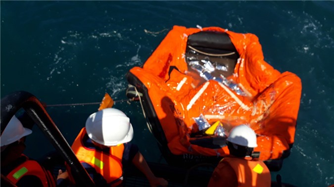 Phó thủ tướng chỉ đạo tiếp tục cứu nạn tàu Hải Thành 26 bị chìm