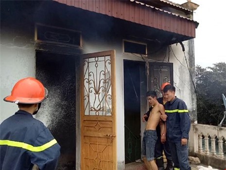 Thanh Hóa: Thanh niên ngáo đá đốt nhà, định nhảy lầu tự tử