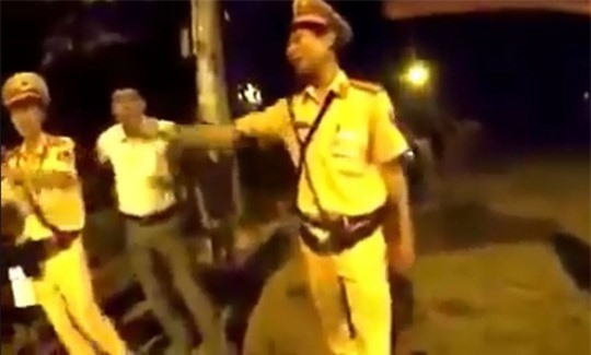 Quảng Trị: Đình chỉ công tác đội phó CSGT bị tố đánh người