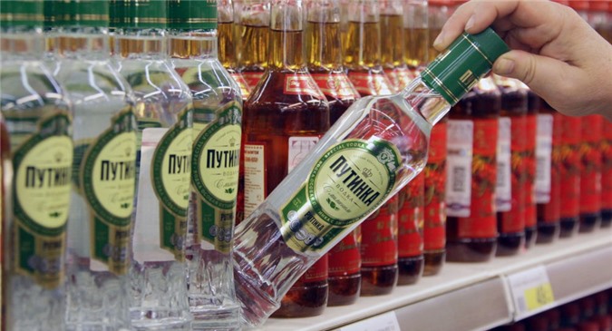 Mỹ bác dự thảo cấm vodka Nga đáp trả “sự can thiệp bầu cử”
