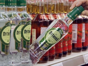 Mỹ bác dự thảo cấm vodka Nga đáp trả “sự can thiệp bầu cử”