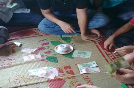 Quảng Trị: Bí thư đảng ủy đánh bạc, nhảy từ tầng 3 trốn công an