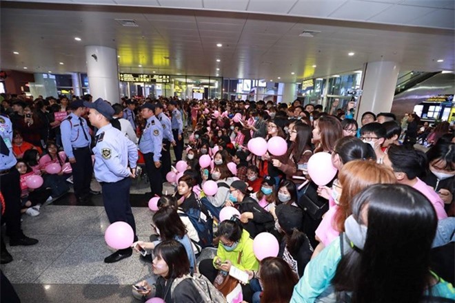 Hé lộ nguyên nhân SNSD 'bỏ rơi' fan Việt tại sân bay