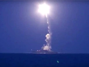 Syria: Hải quân Nga nã loạt tên lửa vào căn cứ khủng bố ở Lattakia