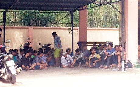 35 "giang hồ" Sài Gòn vác sẵn hung khí giải cứu vợ bạn