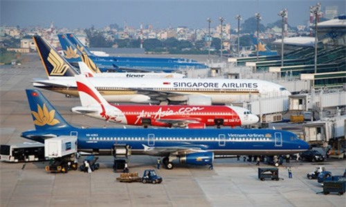 Máy bay không thể hạ cánh vì chó chạy vào đường băng Tân Sơn Nhất