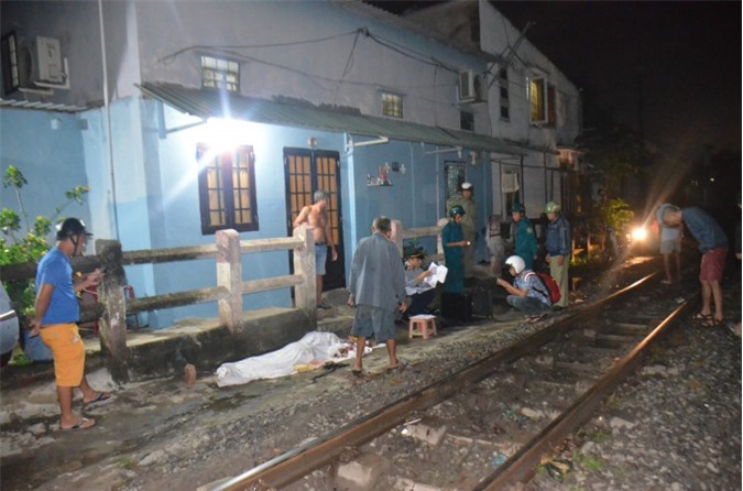 Cố thủ trên đường ray, người đàn ông bị tàu hỏa tông tử vong