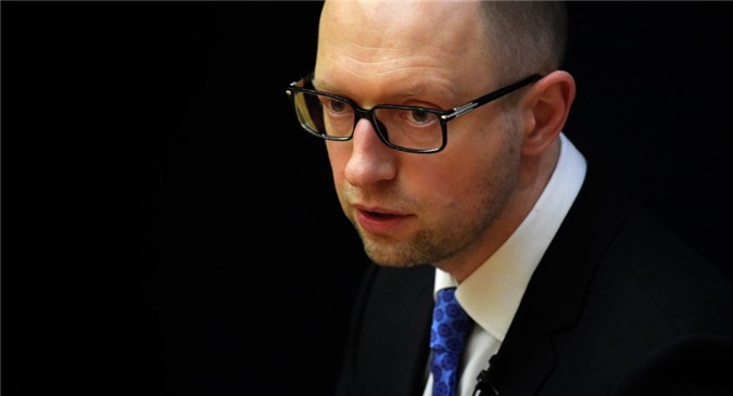 Cựu Thủ tướng Ukraine Yatsenyuk công khai thu nhập "khủng"