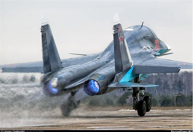 Su-34 Nga trang bị bom dẫn đường laser không kích IS ở Syria