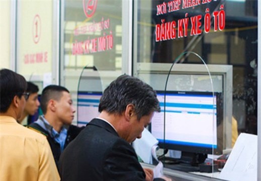 Thủ tướng yêu cầu kiểm tra thông tin "ôm tiền tỷ nộp phí trước bạ ôtô"