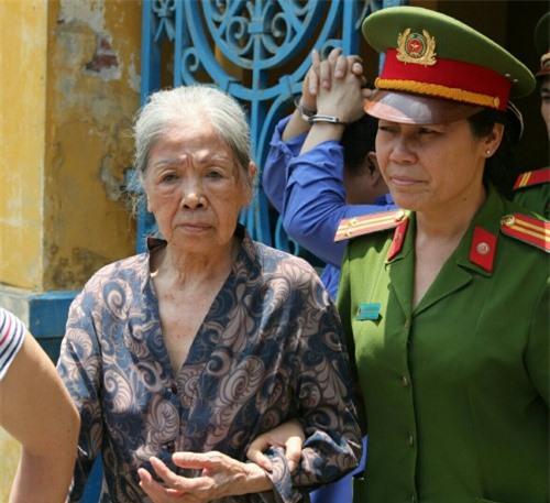 Cụ bà 83 tuổi cầm đầu đường dây mua bán ma túy "khủng"