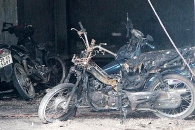 Tầng hầm ký túc xá bốc cháy, sinh viên tán loạn bỏ chạy